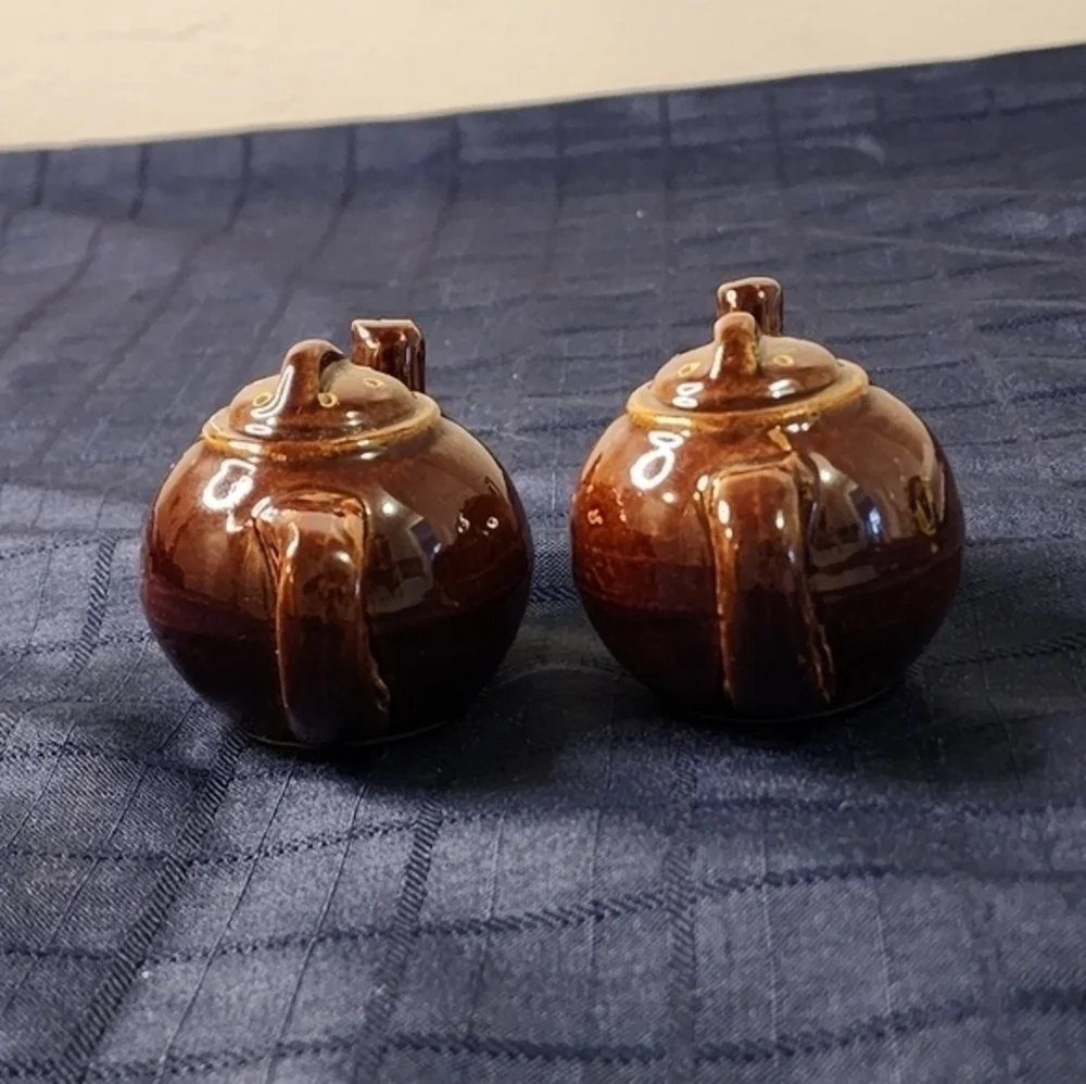 Vintage Brown Teapot Salt‎ And Pepper Shakers